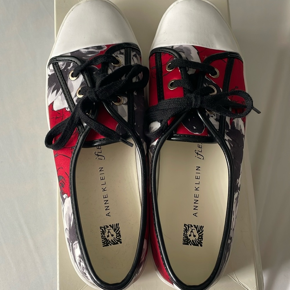 NIB Anne Klein - Zagger shoes - Size 7.5